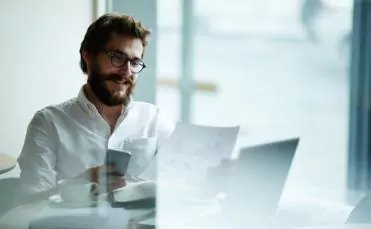 Glücklicher Mitarbeiter