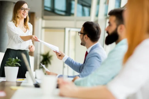 Welcher Führungsstil passt zu Deinem Unternehmen? – Ein praktischer Leitfaden Von autoritär bis partizipativ: Welcher Führungsstil ist der richtige für Dein Unternehmen?