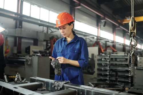 Insbesondere in der Industrie sind Branchenzuschläge ein wichtiger Baustein im Zeitarbeitsmarkt.