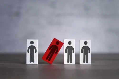Umgang mit Fehlbesetzungen: Wenn der neue Mitarbeiter nicht ins Team passt Was passiert, wenn ein neuer Mitarbeiter nicht ins Team passt und sich als Fehlbesetzung herausstellt?