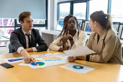 Ein effizientes Finanzcontrolling ist eng mit der Unternehmensstrategie verknüpft.